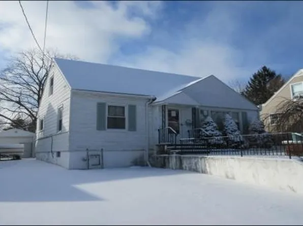 356 Clover Ridge Dr, Syracuse, NY 13206