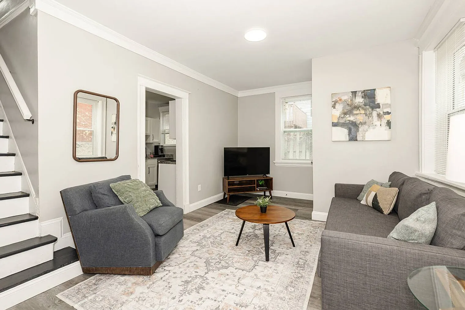 3 bed, 1.0 bath, 1776 sqft, $3,511 — Photo 3