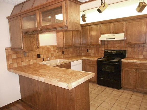 Kitchen, Microwave, Dishwasher, Elect Stove