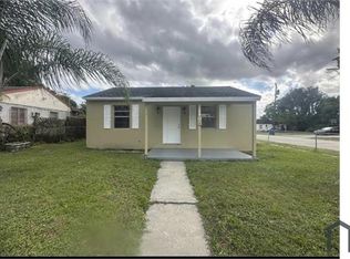 865 W 3rd St, Riviera Beach, FL 33404