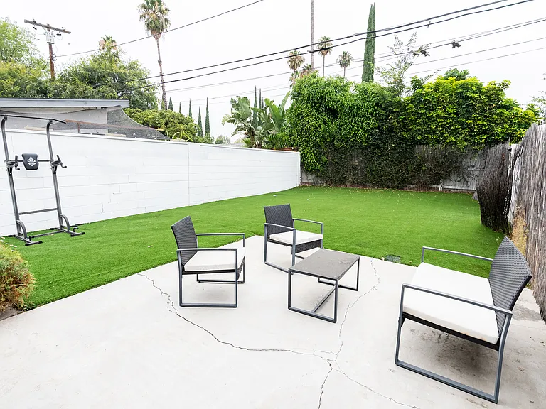 20851 Burbank Blvd — Photo 14