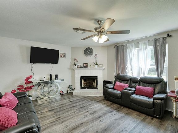 4th image of 3808 Julianas Way