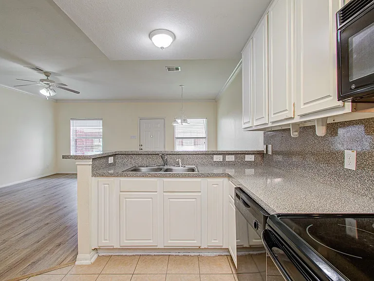 3815 Shire Valley Dr — Photo 11