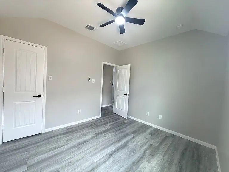 9413 Savannah Holly Dr — Photo 12