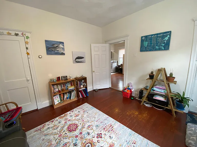 125 Irving St — Photo 4