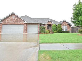 1905 SW 31st St, Moore, OK 73170