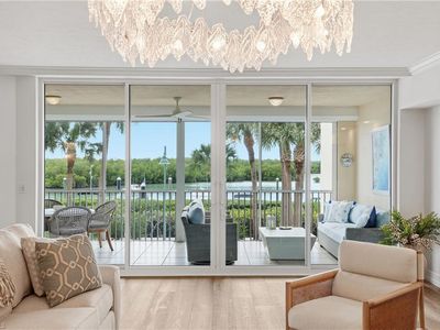 445 DOCKSIDE DR #B202, Naples, FL, 34110