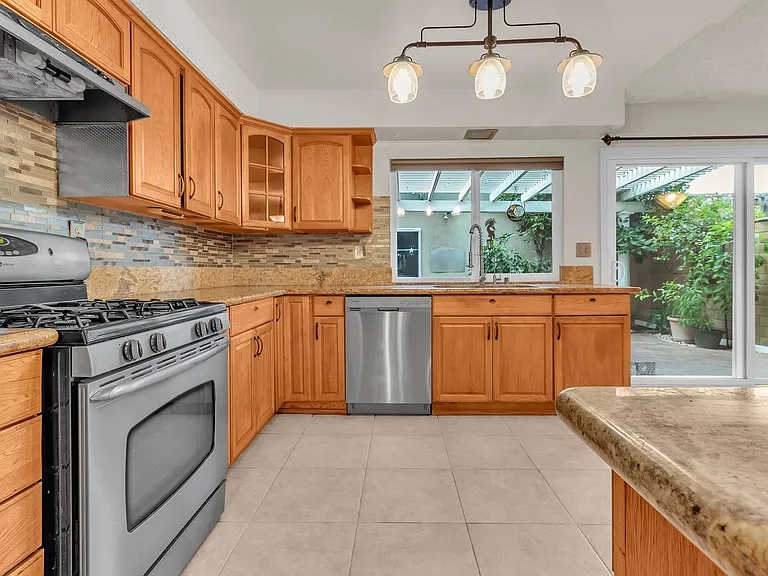 1428 Camelot Dr — Photo 17