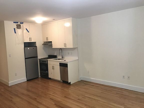 2nd image of 156 Prince St Frnt 1