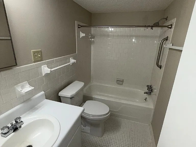 4009 Old Shell Rd #C17 — Photo 9