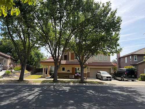 424 Crescent Dr Photo 1