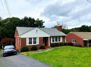 4 Belmont Dr, Staunton, VA 24401