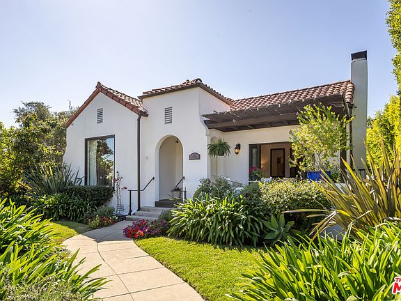 2nd image of 445 N Lucerne Blvd