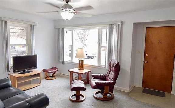 2nd image of 3316 Blackstone Ave