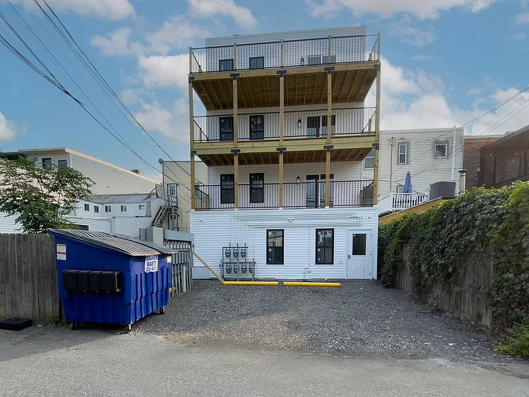 432 Warren St #2R — Photo 9