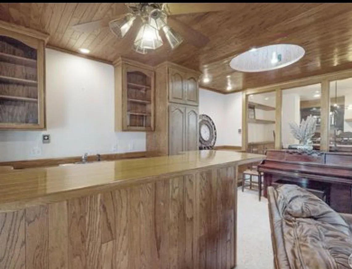 4 bed, 3.5 bath, 2215 sqft, $3,000 — Photo 3
