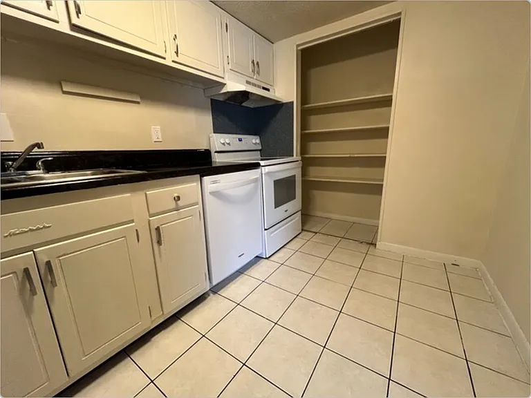 500 Umstead Dr #304F — Photo 10