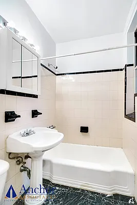 Rented by Anchor Associates | media 5