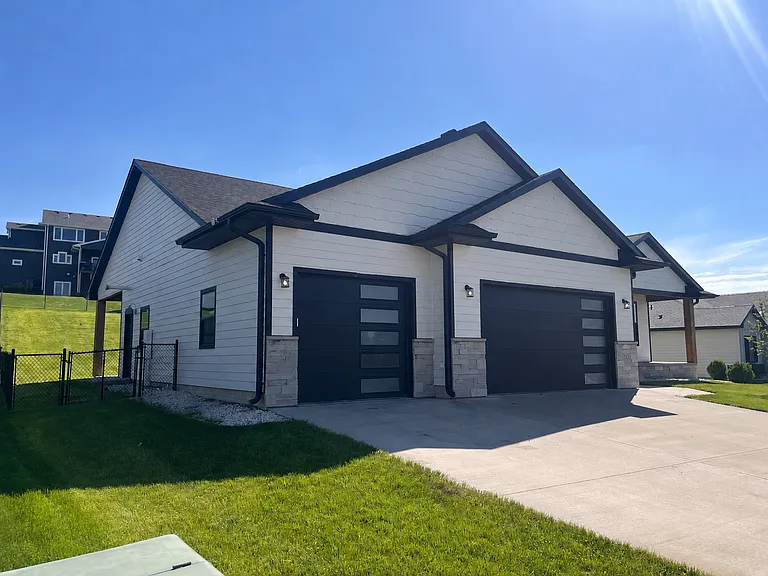1625 W Burton Dr — Photo 3