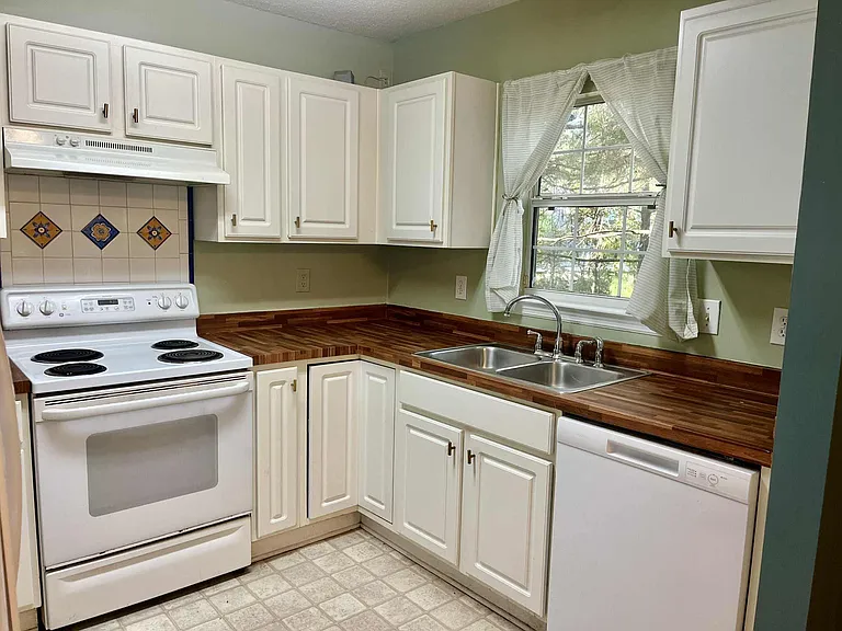 524 Beverly Dr — Photo 3