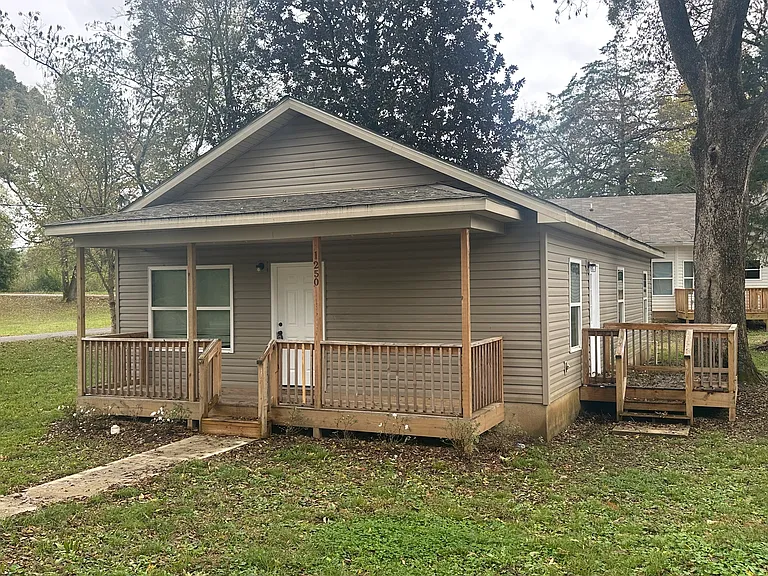 1250 Vivian St — Photo 1