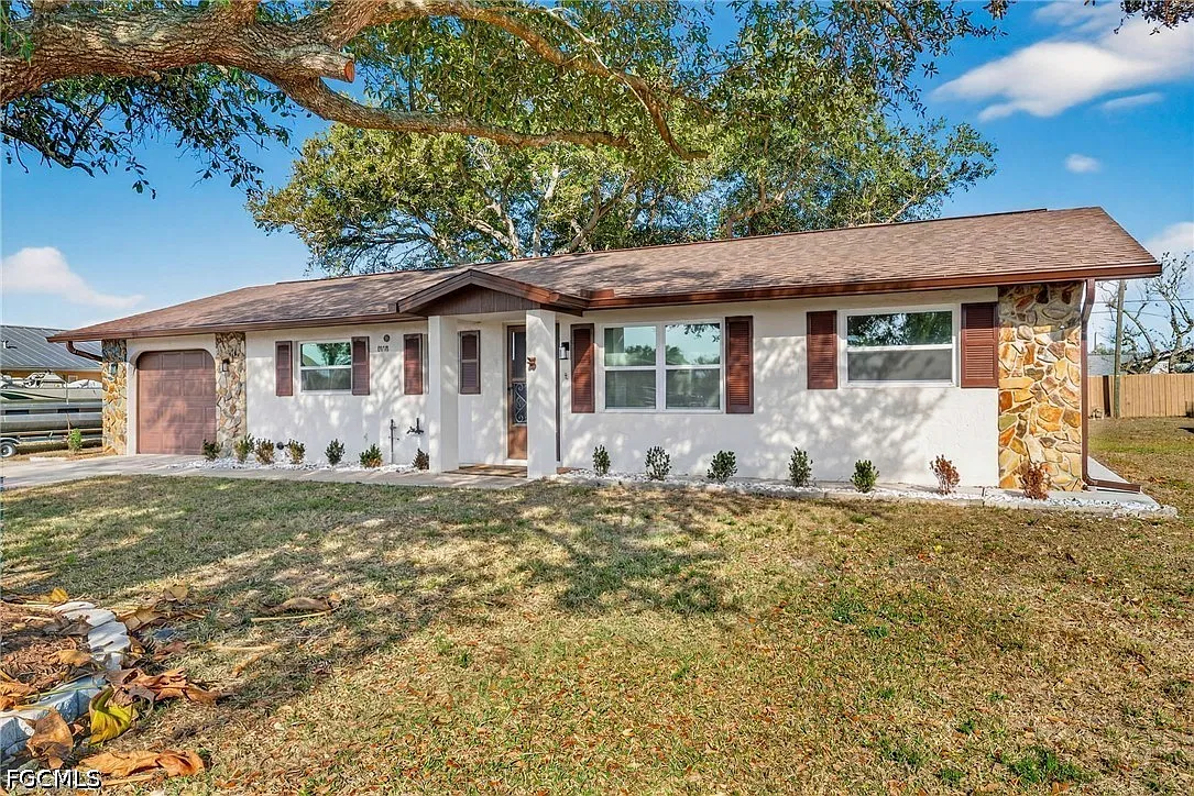 3 bed, 2.0 bath, 1315 sqft, $2,000 — Photo 2