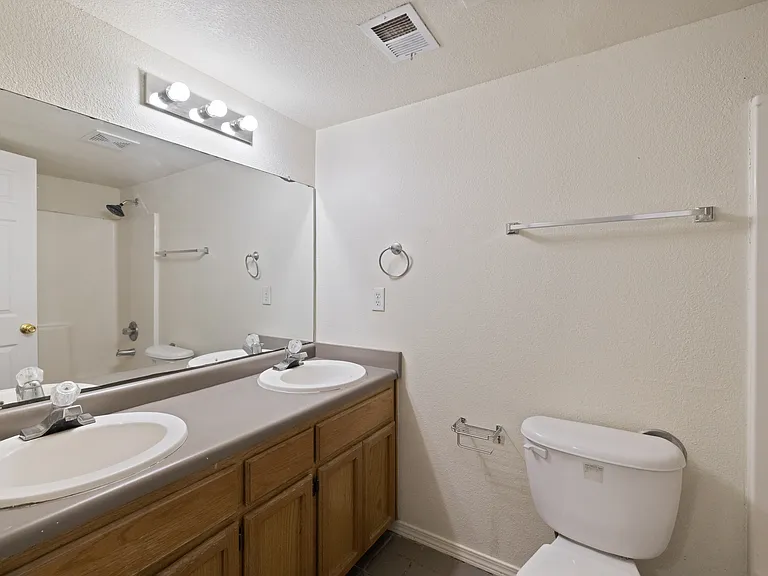2987 Tierra Cortez Ave #B — Photo 12
