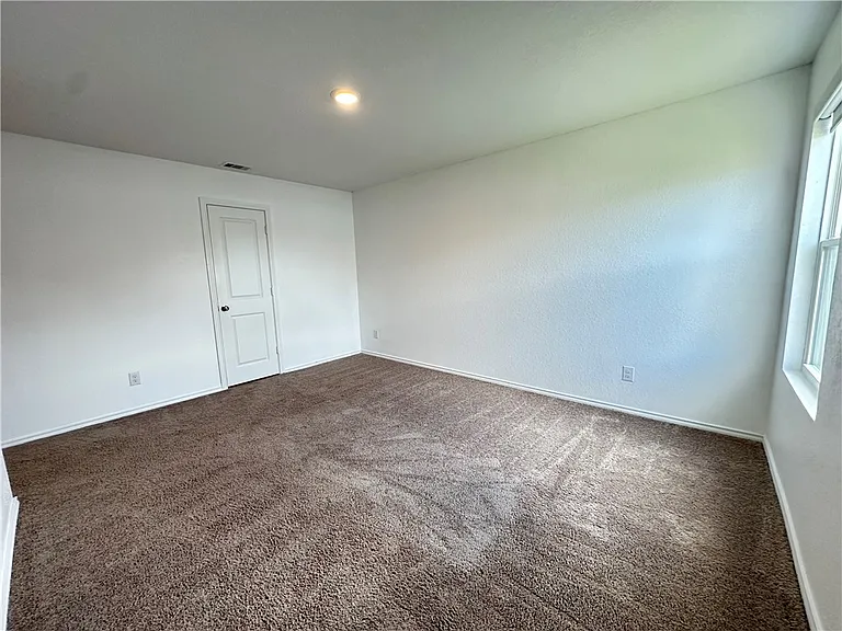 1203 Athena Dr — Photo 17