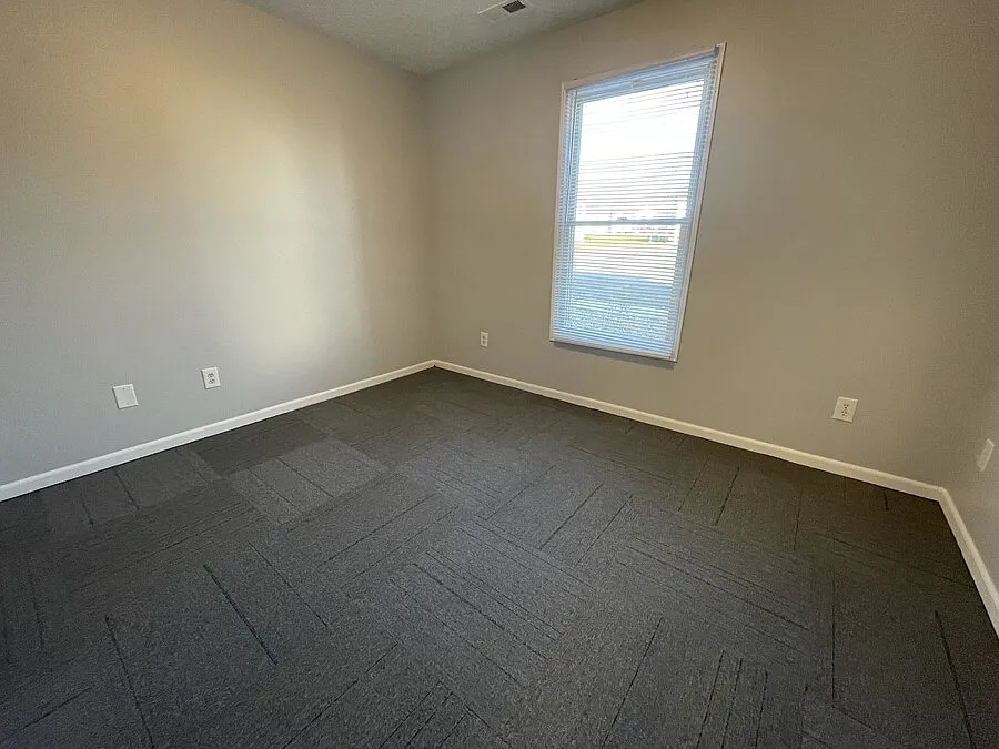 Stone Dr. 350 — Photo 2