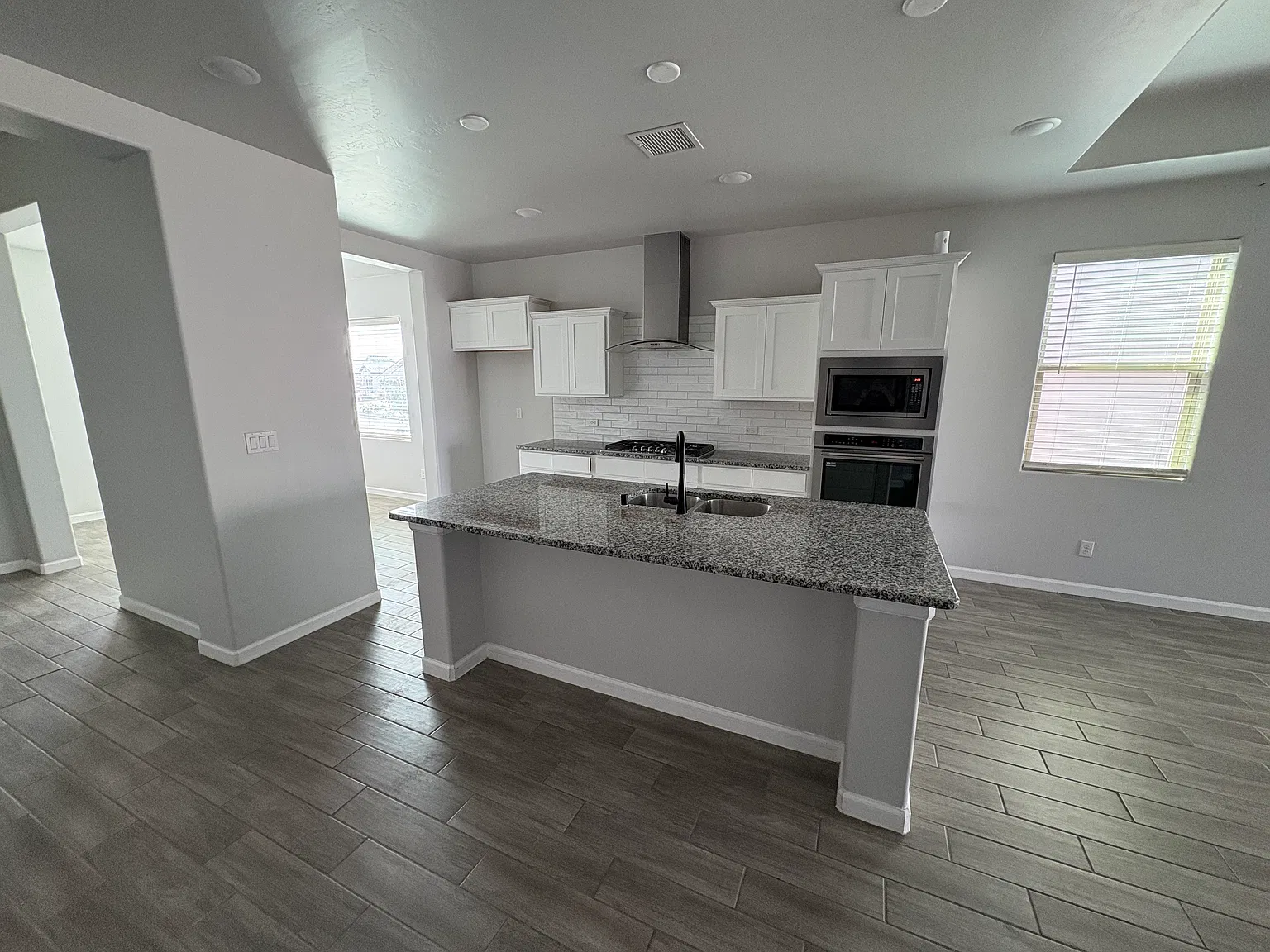 3 bed, 1695 sqft, $2,095 — Photo 4