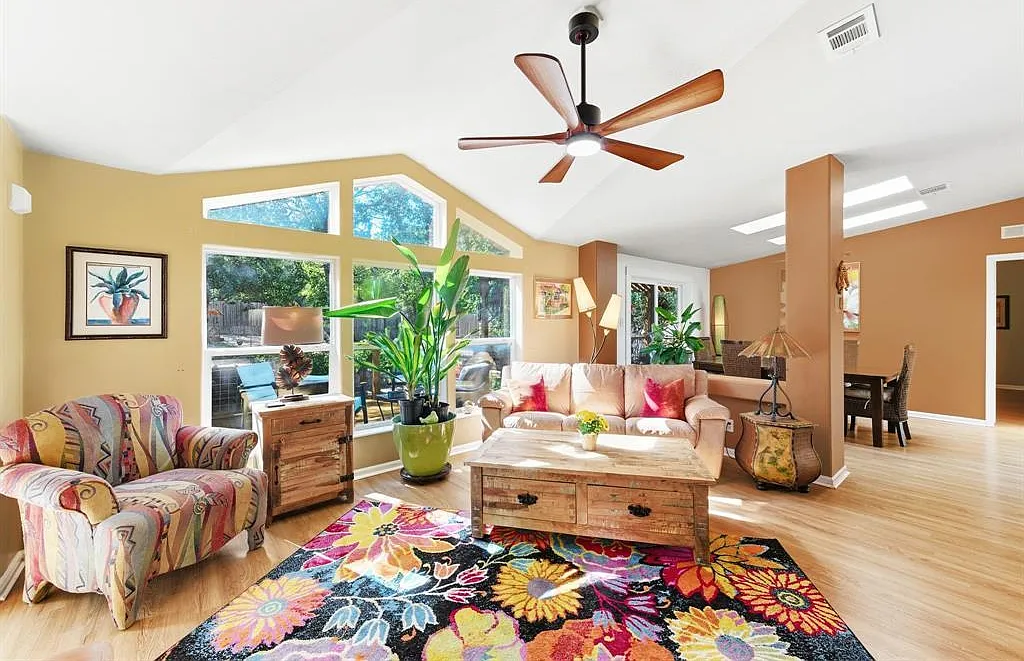 3 bed, 3.5 bath, 2592 sqft, $2,600 — Photo 3