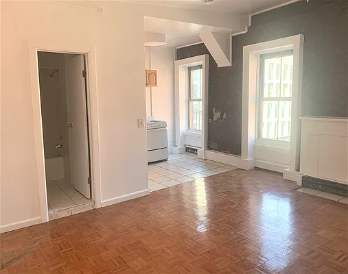 Rented by Dynamik Realty | media 16