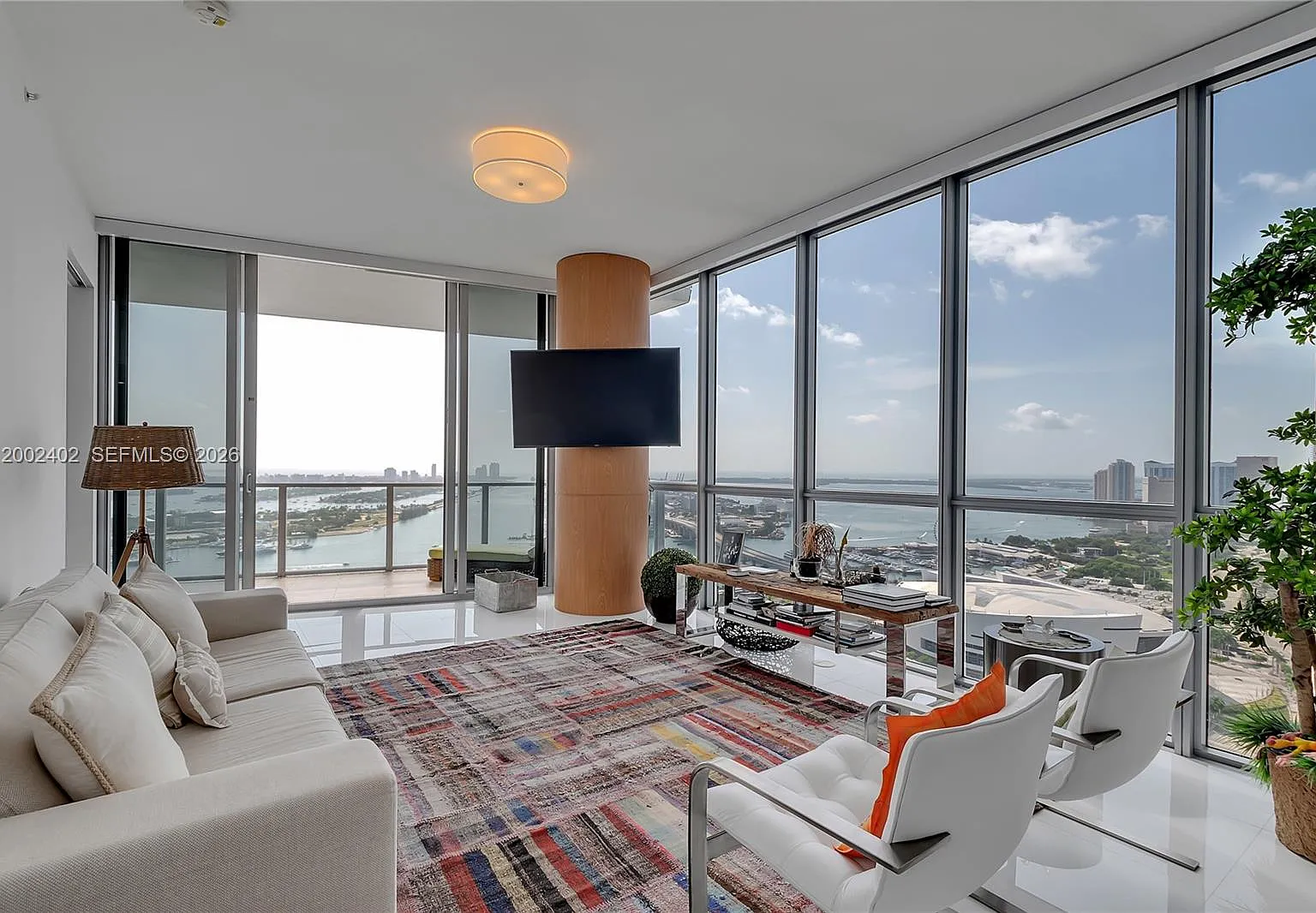 Marquis Condo — Photo 3