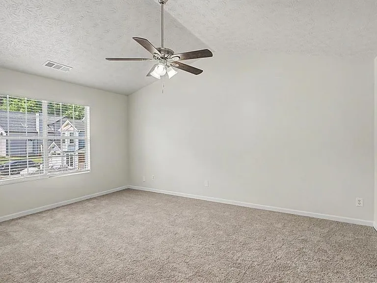 488 Barclay Ct — Photo 16
