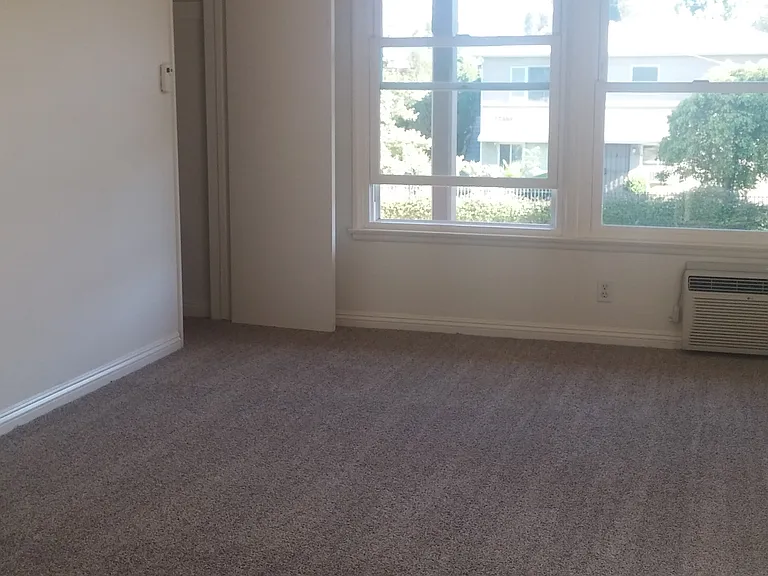 12365 Magnolia Blvd #7 — Photo 2