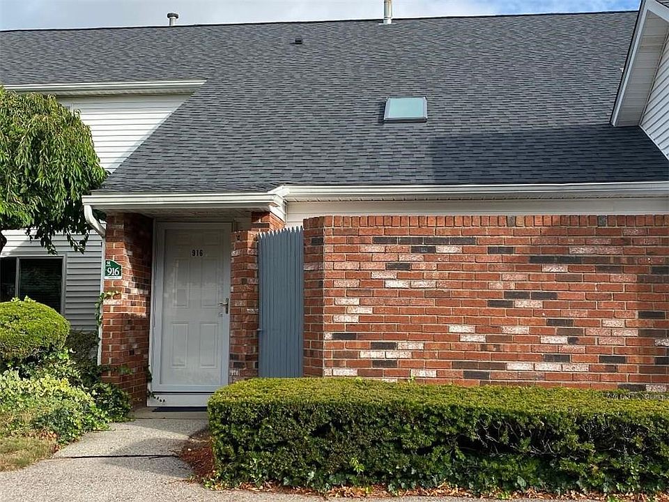 1st image of 916 Stratford Ln