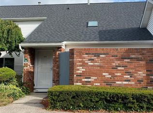 916 Stratford Ln, Warwick, RI 02886