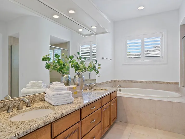 4130 Causeway Vista Dr — Photo 34