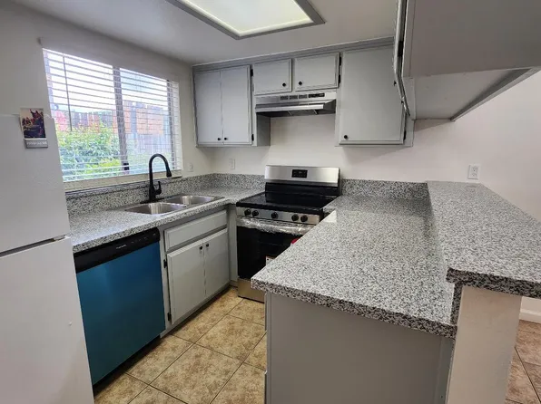 7917 S Laurelglen Blvd APT D, Bakersfield, CA 93309