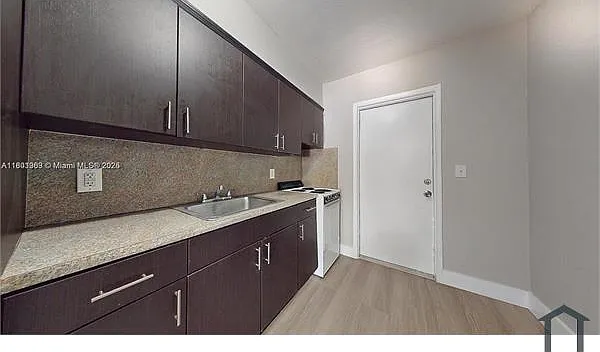 891 SW 5th St #4 — Photo 7