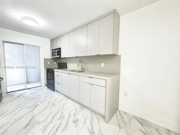 1270 W 42nd St #A103 — Photo 6