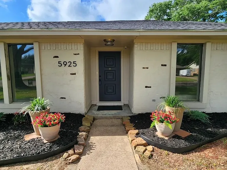 5925 Woodway Dr — Photo 2