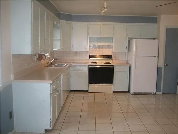 Kitchen with Ceramic Tile