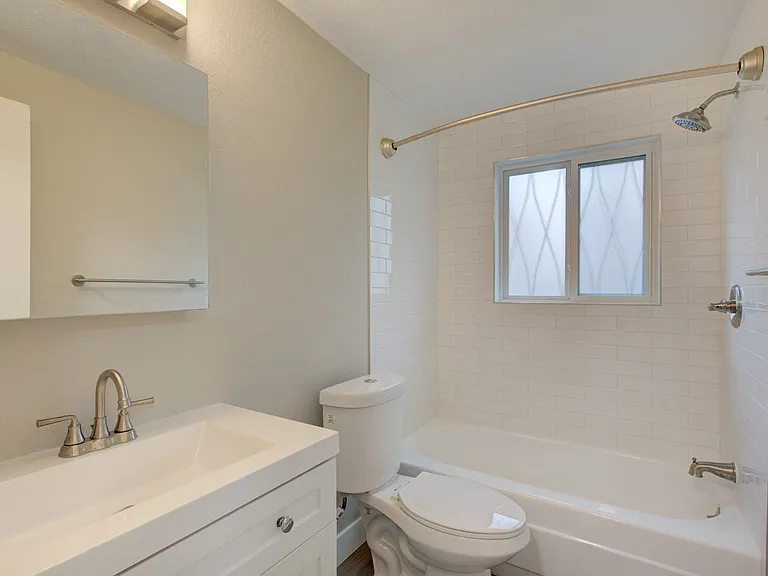 270 Lincoln — Photo 17