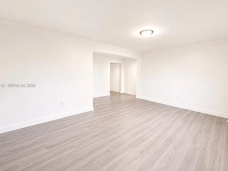 7600 Dickens Ave #2 — Photo 7