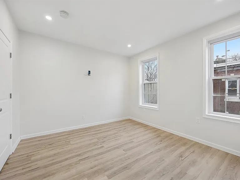 2615 Earp St — Photo 14