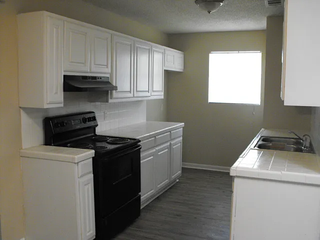 Large 5 bed 2 bath home! — Photo 4