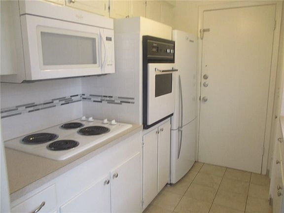3rd image of 3015 Mahanna Springs Dr #3015E