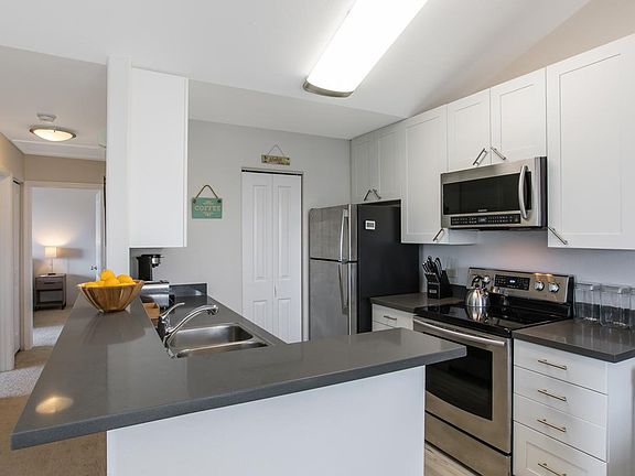 3rd image of 75-6081 Alii Dr APT W201