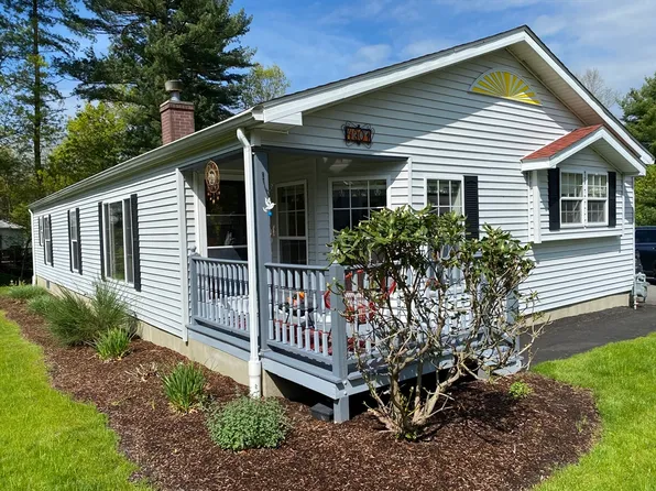 4301 Oak Point Dr, Middleboro, MA 02346